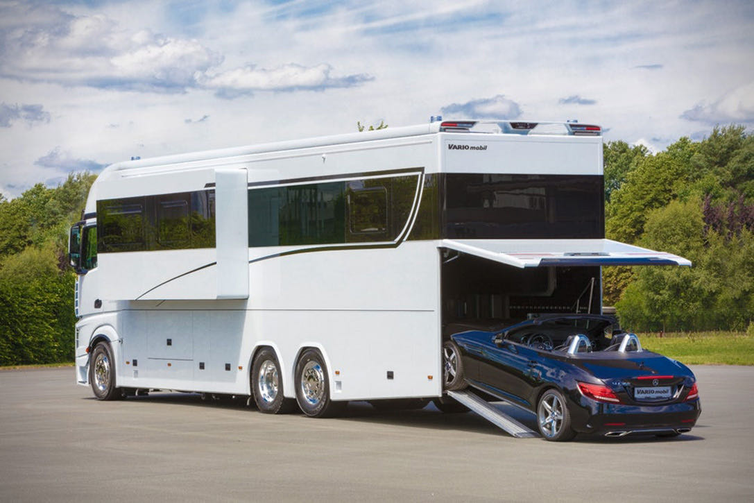 张玲说车13米超大观景营地房车城市中少见专为休闲度假设计的房车