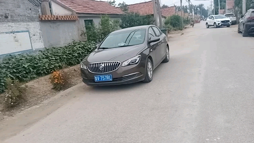 抓拍1x年一汽夏利n5 17年别克英朗 06年本田雅阁 21年吉利远景x6 17年