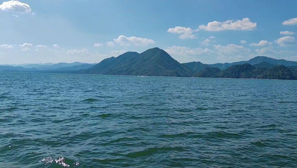 [图]【黄山太平湖】湖水共长天一色