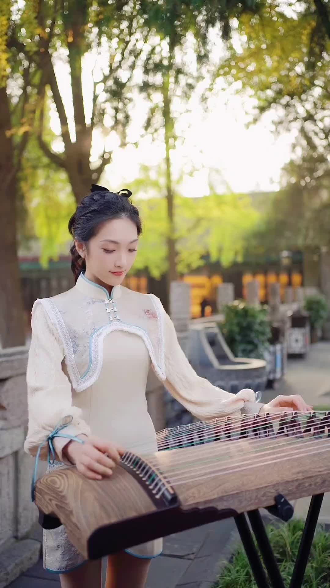 库存告急古筝老师小臣古筝演奏