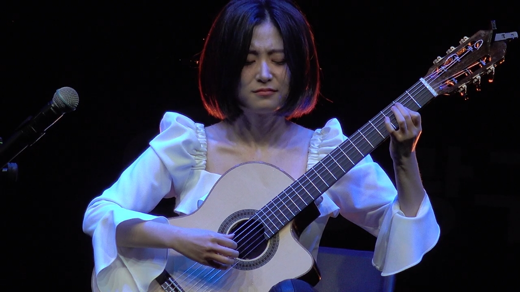韩国美女吉他手张夏恩演奏《神奇格蕾丝》_哔哩哔哩_bilibili
