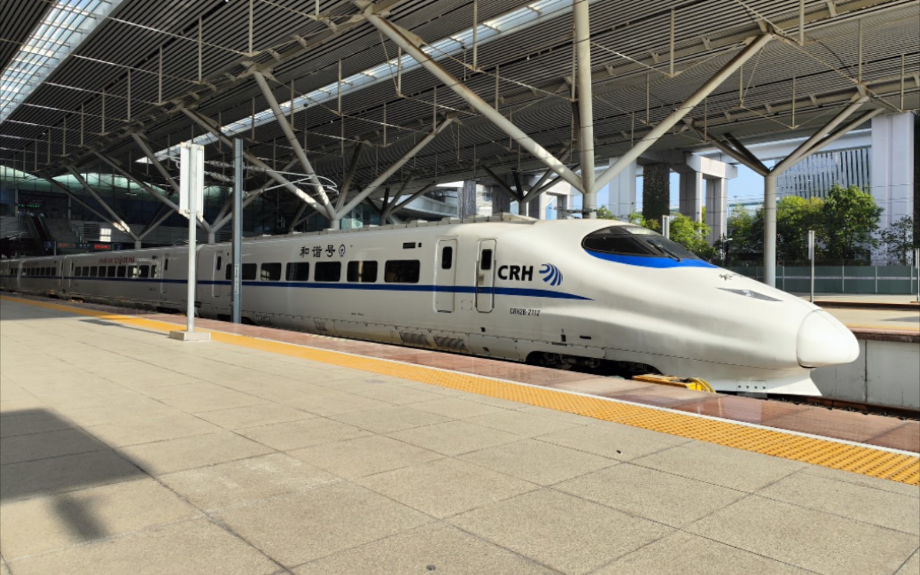 全国仅10列的非统型版crh2b动车组担当d2282次列车离开深圳北站