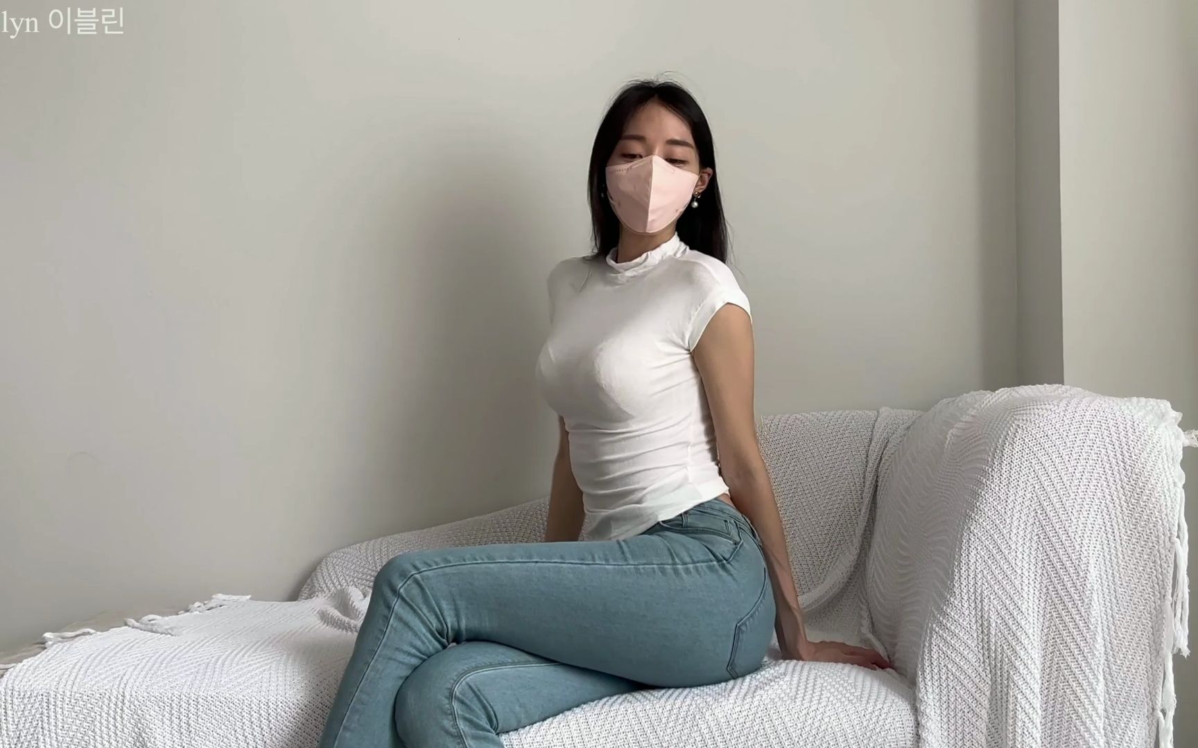 韩国美女牛仔裤 壁纸图片