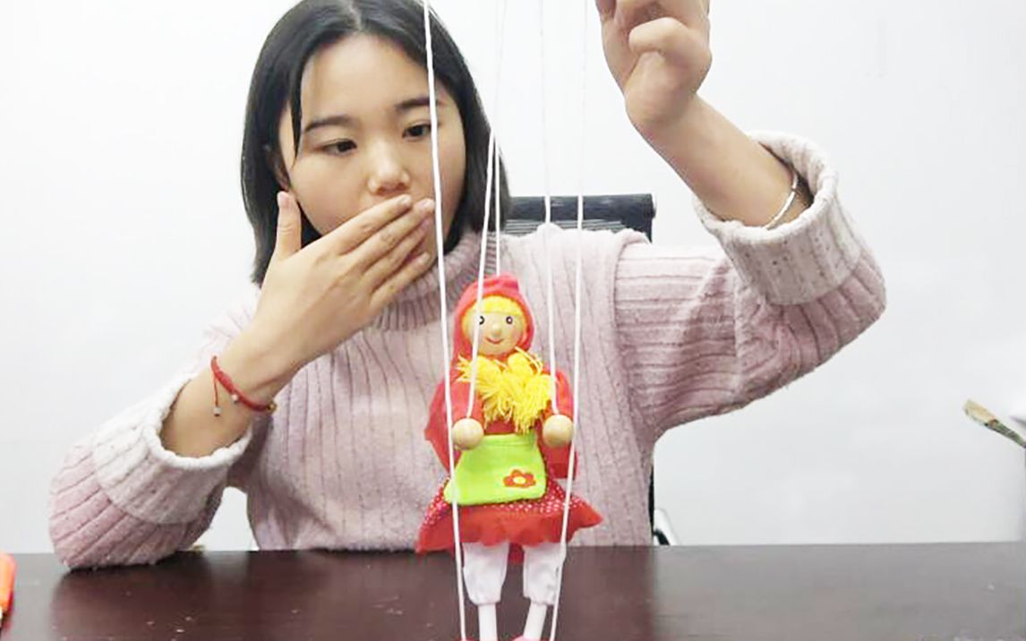 试玩"提线木偶",20年前的怀旧玩具,动动绳子木偶像活了一样!