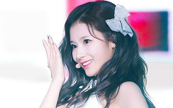看我眼睛大不大→_ twice sana mina nayeon