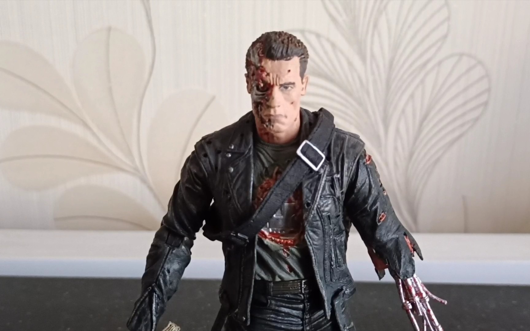 neca绝版经典老物"终结者2审判日t-800重度战损版"终结者爱好者都想