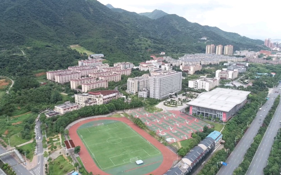 新生入学指南已发送,各位学弟学妹请注意查收!湘南学院欢迎你们的到来~哔哩哔哩bilibili