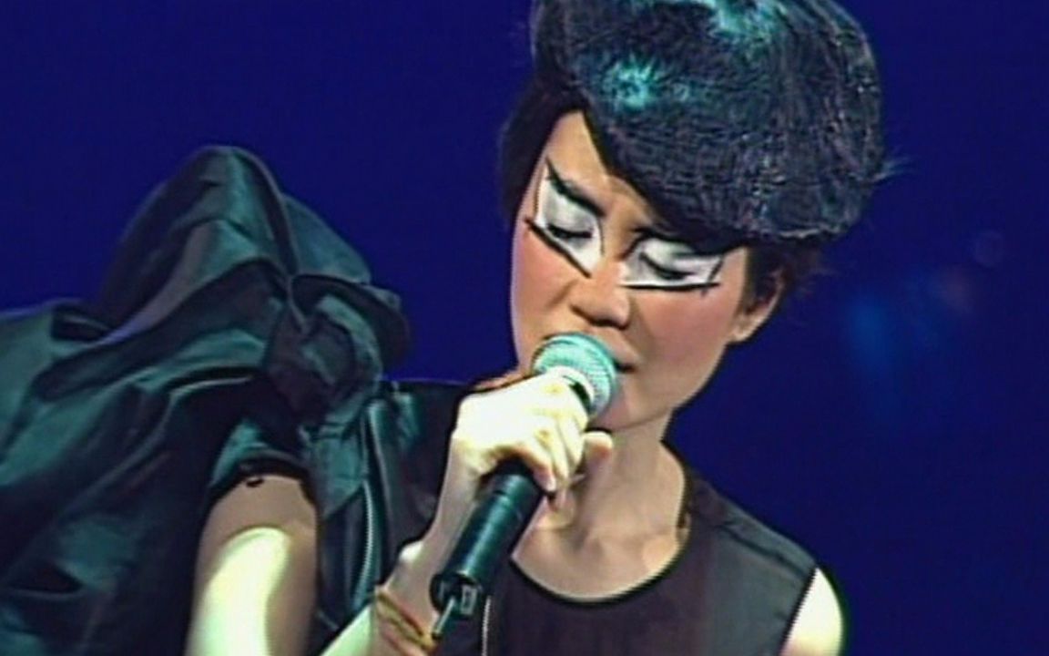 王菲演唱会版《暗涌》,真的唱出一种暗流涌动的感觉,真是实力唱功-花语语人语-音乐-哔哩哔哩视频