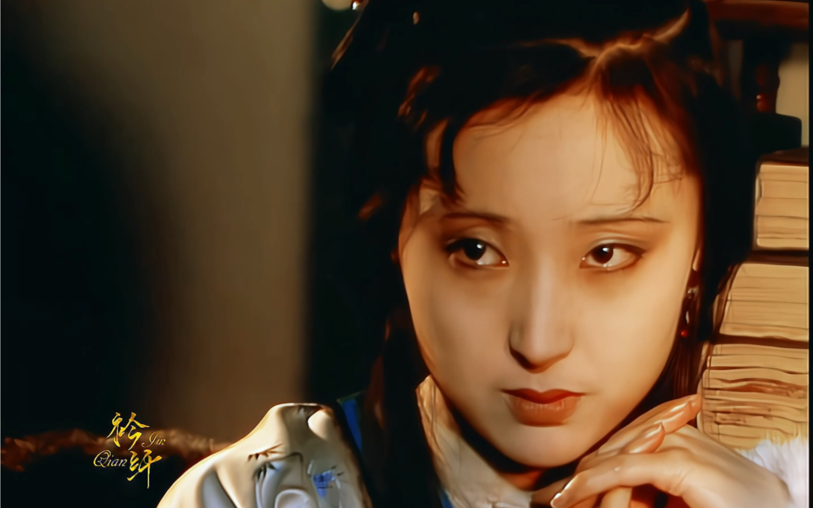 【黛玉】"芙蓉如面柳如眉,对此如何不泪垂……"