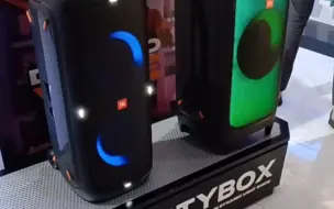 Скачать видео: 在大卖场里听听JBL Party box310播放低频曲效果