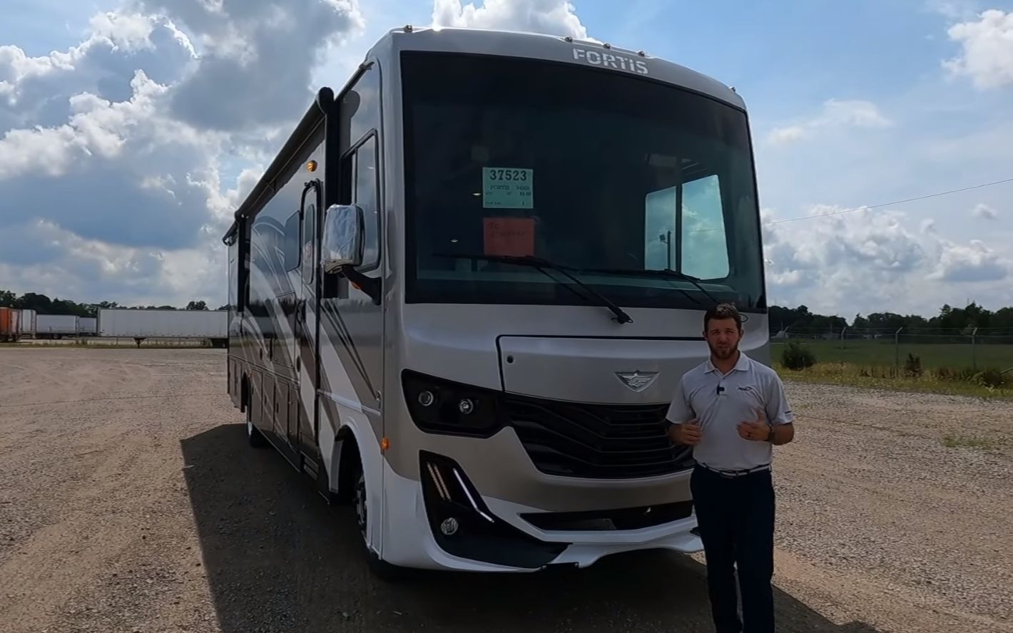 美式a型大巴房车 - 2022 fortis 34mb(机翻)_哔哩哔哩_bilibili