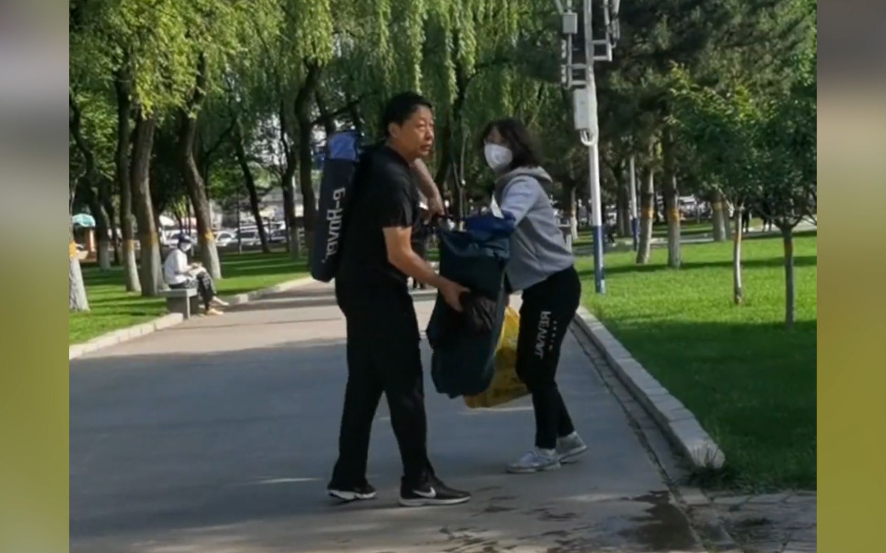 [图]无名英雄勇救落水女童！上岸后低调离开现场，身份揭秘后惊呆众人