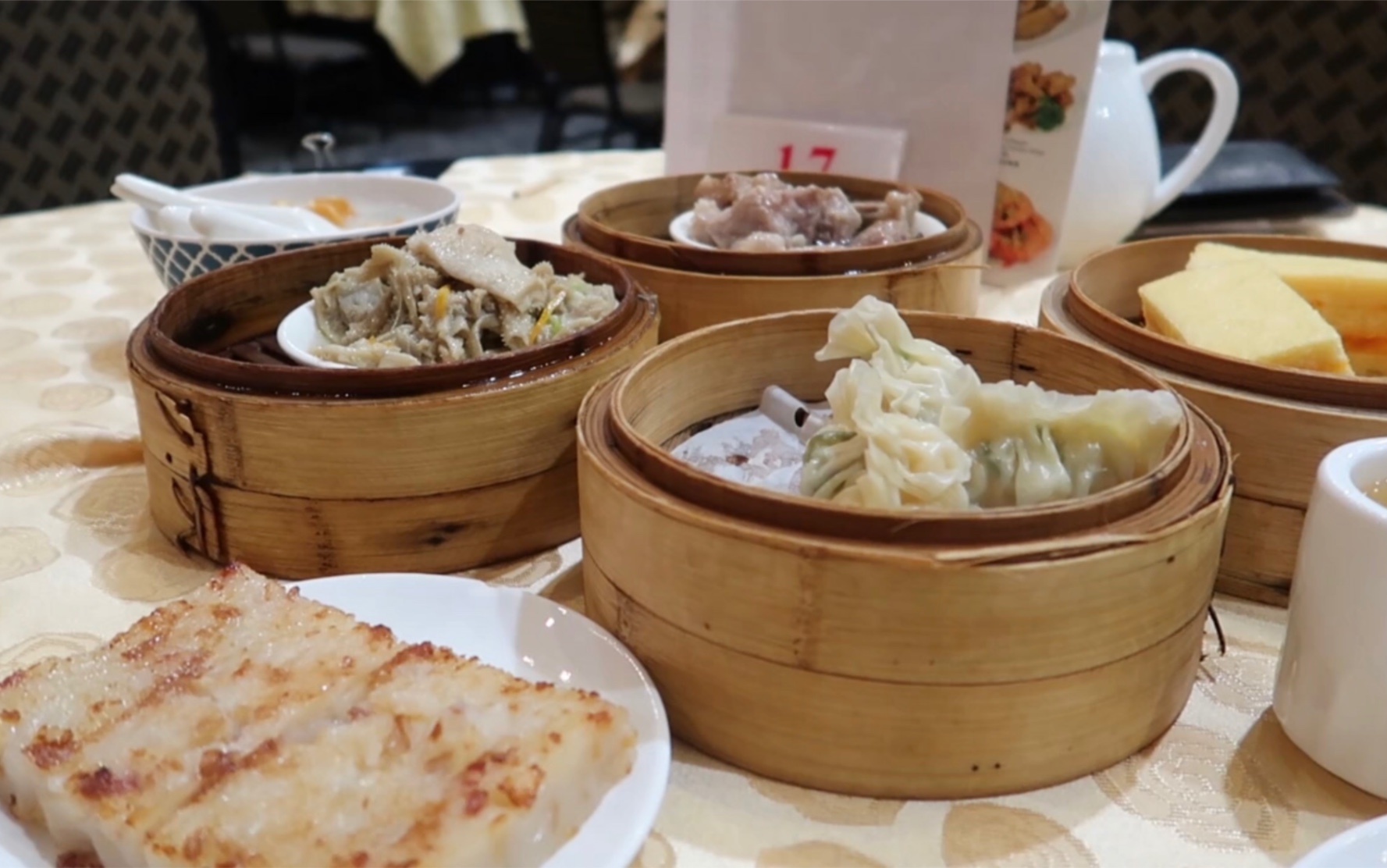 vlog朋友家过周末|广式早茶西餐厅吃火锅自制饭团|逛超市买芝士|最近