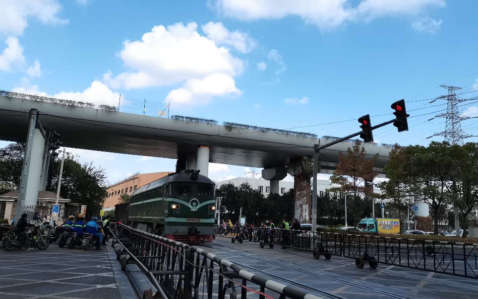 df4b7537牵引货列通过翔殷路道口_哔哩哔哩 (゜-゜)つロ 干杯~-bili