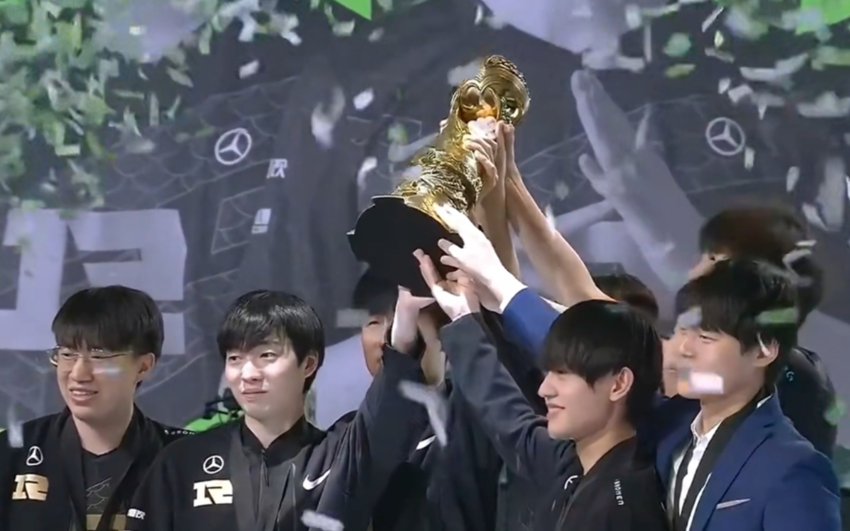 恭喜rng夺得msi冠军! 重铸rng荣光! 第五场小虎的酒桶绝了!