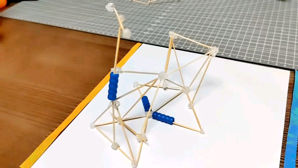 牙签搭建的自行车房车