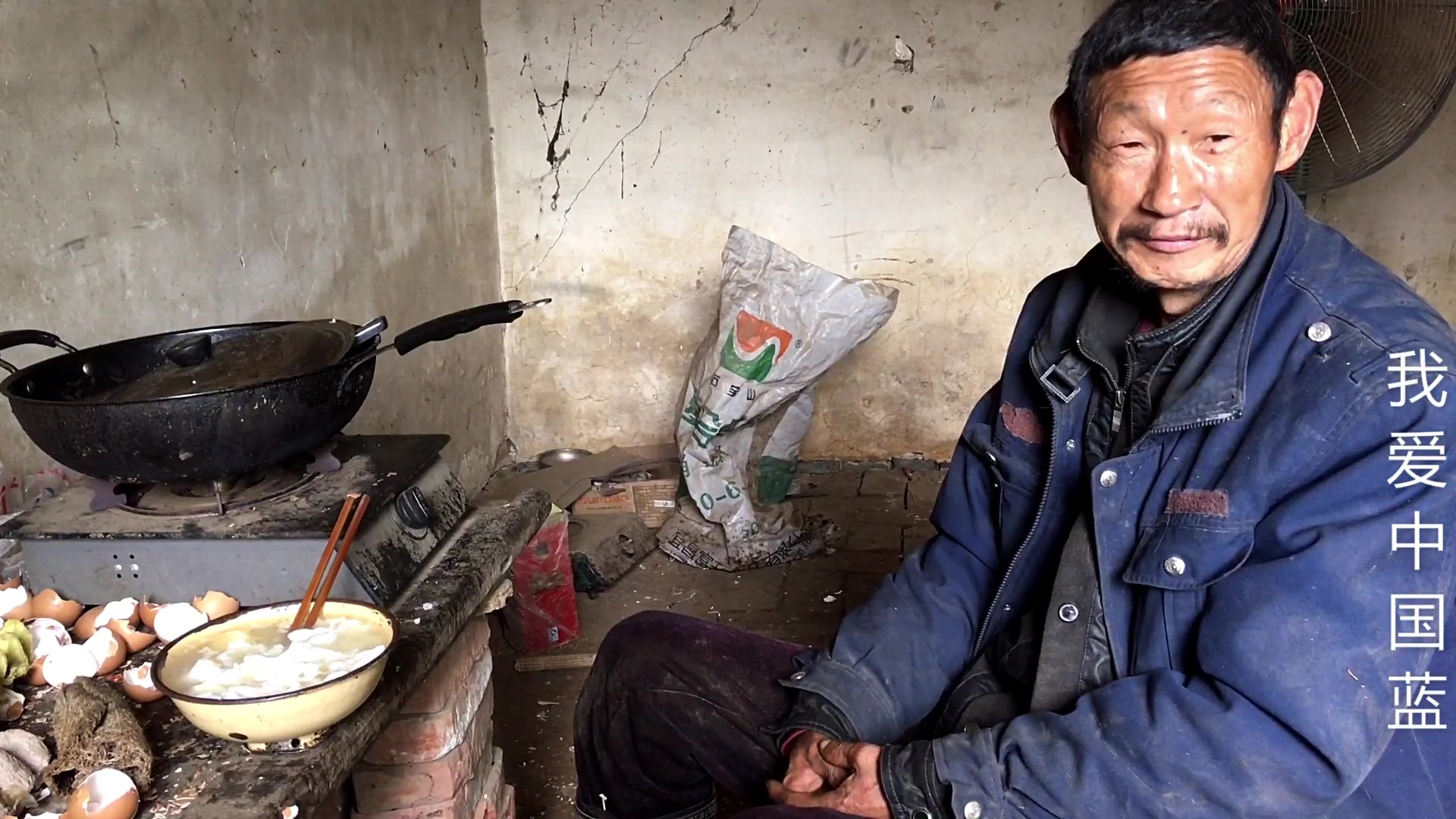 南阳农村光棍汉:一天吃两顿饭,八个荷包蛋,好刷锅!
