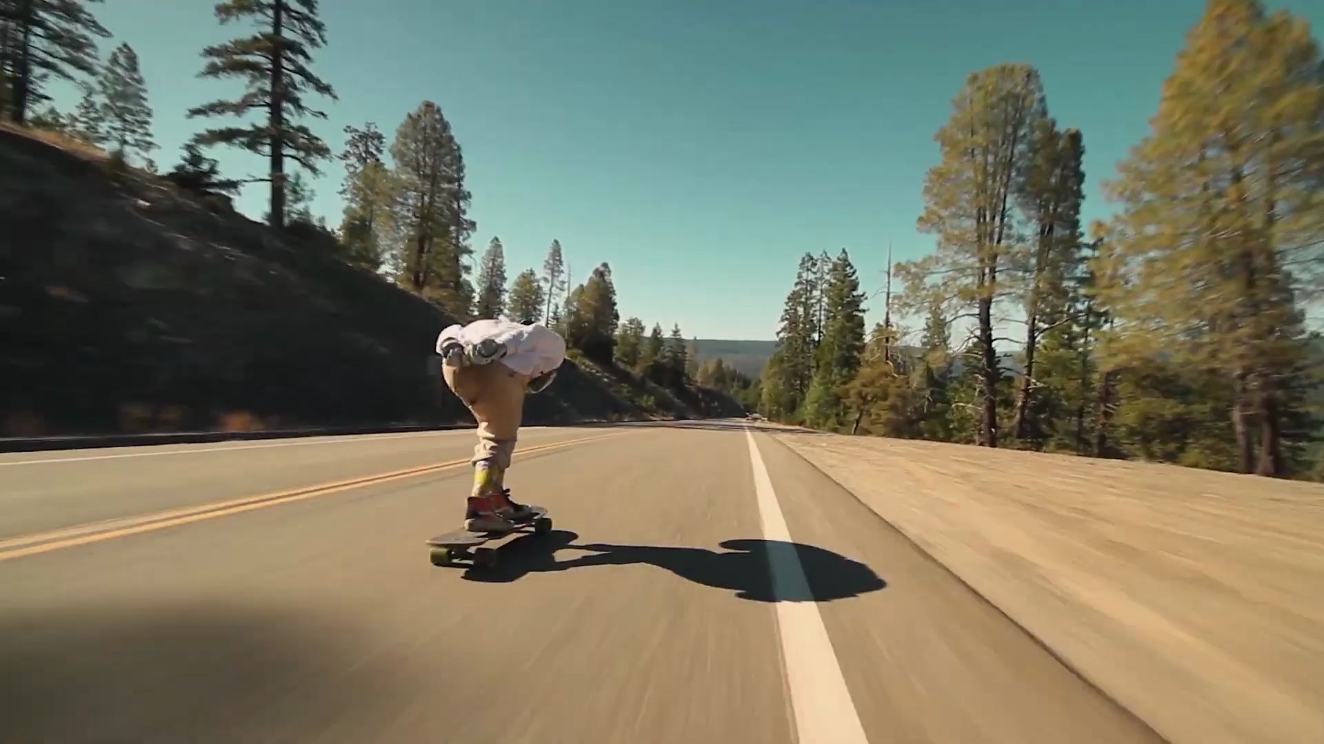 不要回头,让这滑板疾速在这山野之中,请看滑板速降_哔哩哔哩_bilibili