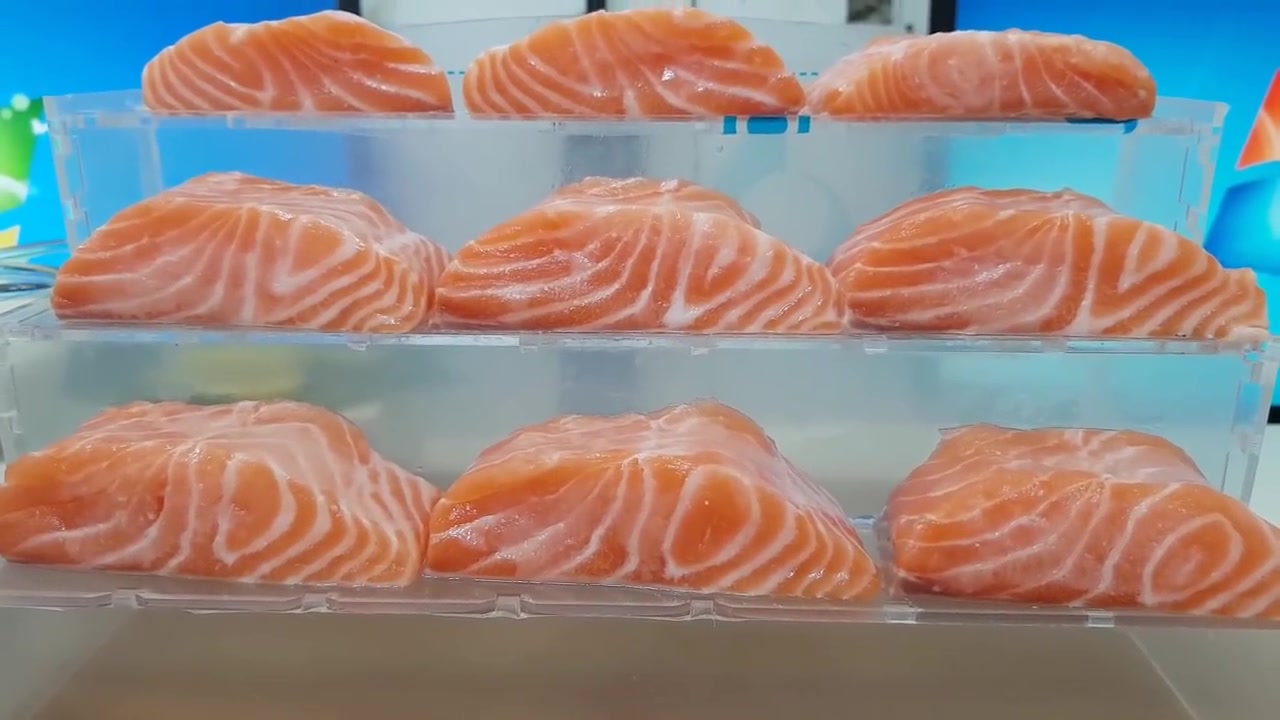 mukbang巨型三文鱼吃吃三文鱼的食物表演吃声音