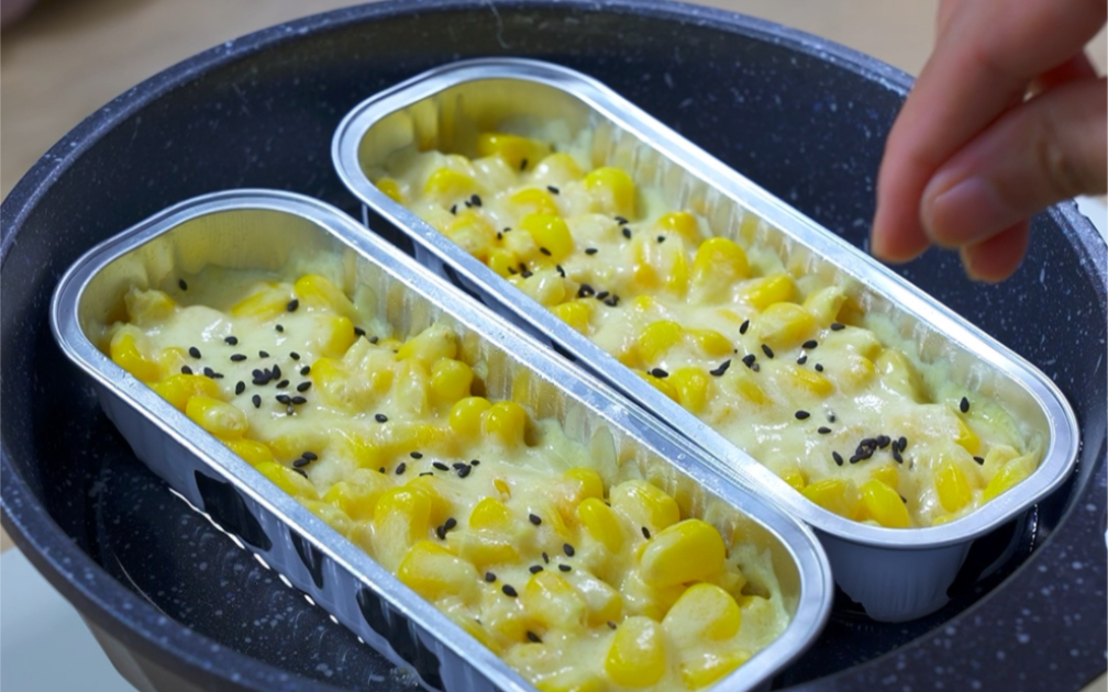 免烤箱,不用刷锅,在家也能吃到西餐厅必点的芝士焗玉米,奶香浓郁,绝绝