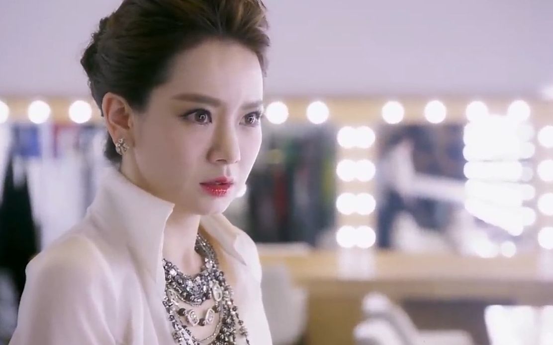 繁星四月:女主播刚获奖就被威胁,她在游乐场做了什么,如此心虚