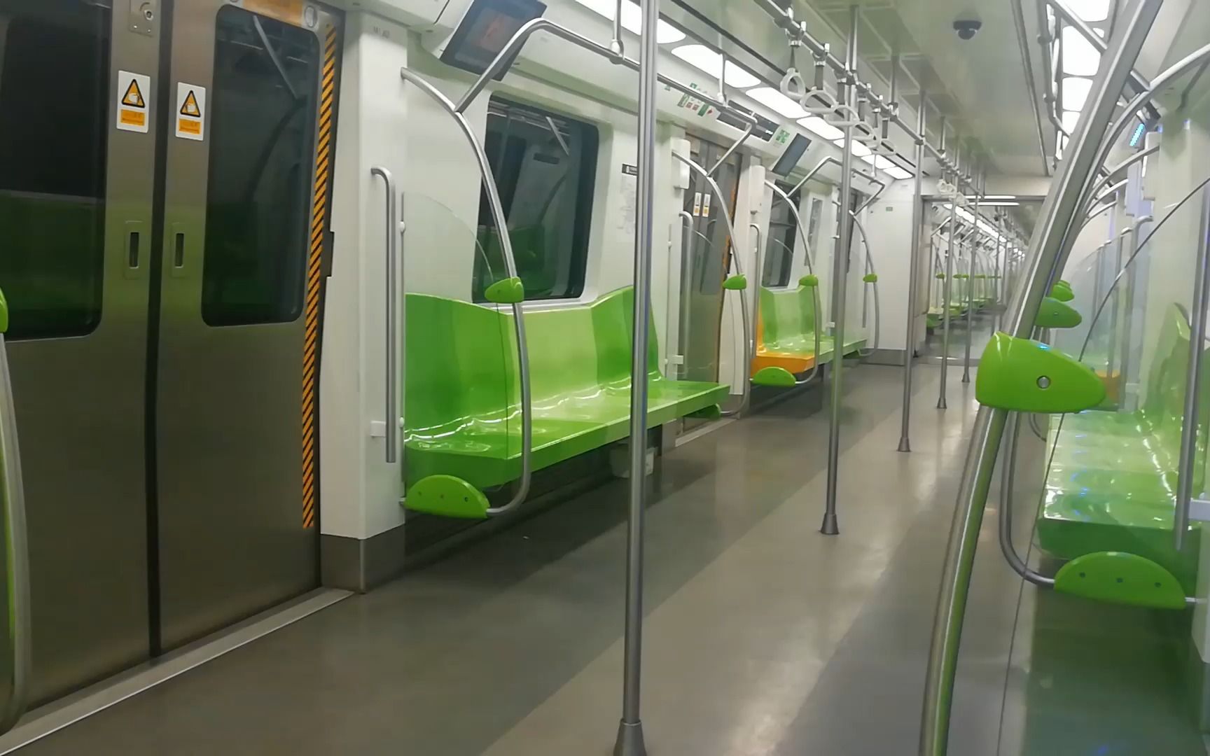 北京地铁14号线疫情限定七里庄终点 10号线内环首经贸进站