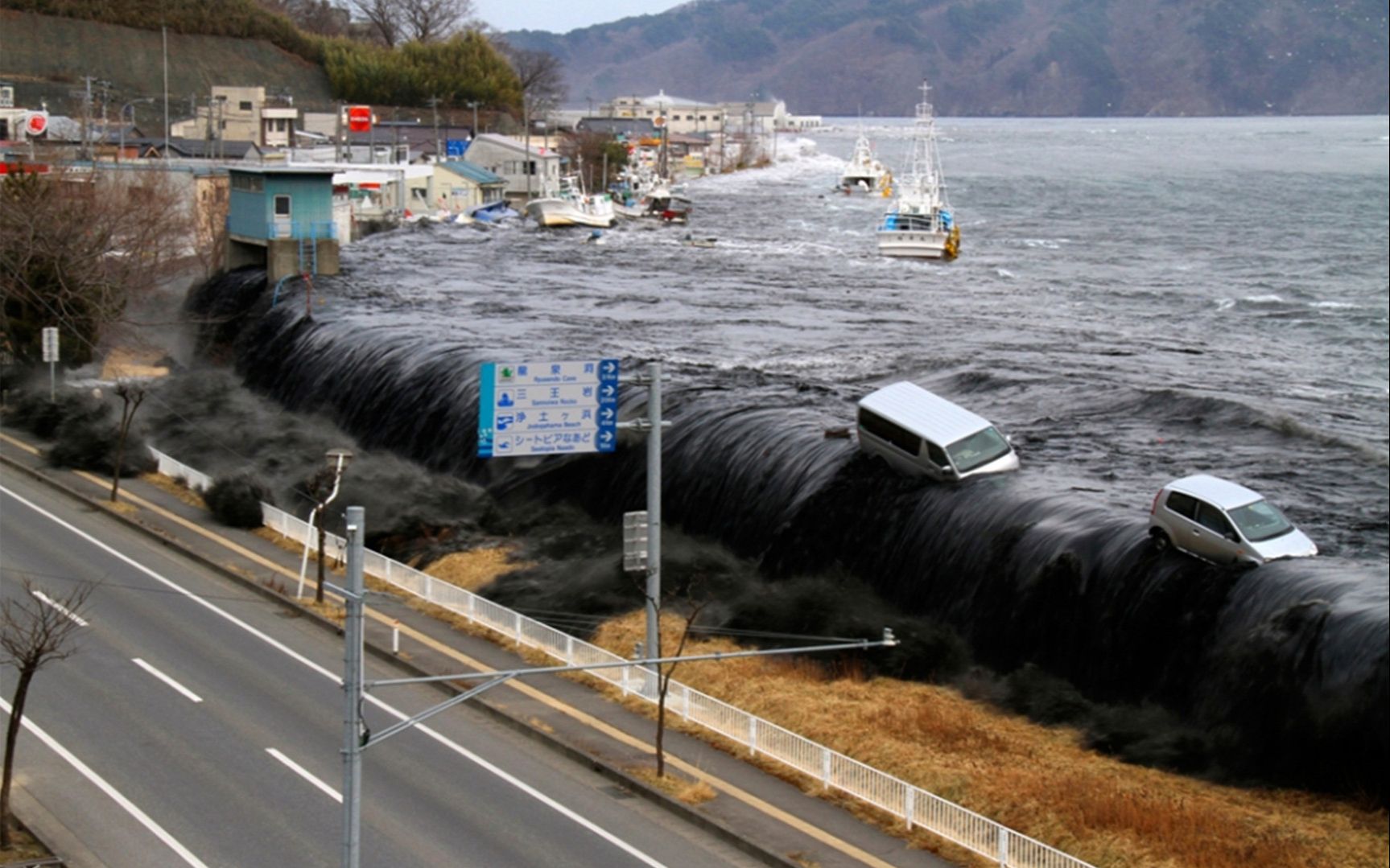 实拍:从海啸爆发到结束全过程,日本311海啸幸存者直呼太可怕了哔哩哔哩bilibili