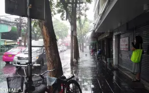 下载视频: 【漫步曼谷】大暴雨天在泰国曼谷的徒步之旅|4K 60FPS上传|放松舒缓|拍摄于2021.4