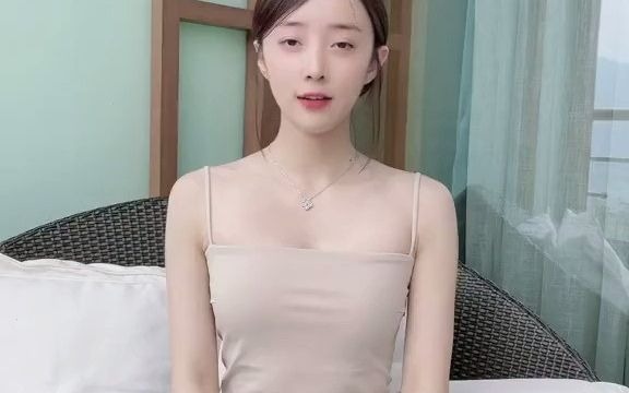 梦娜瑜伽外出也要教你们缓解肩膀酸痛的体式