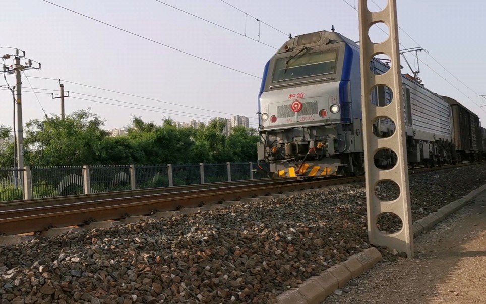 京局津段hxd2b0332牵引货列通过
