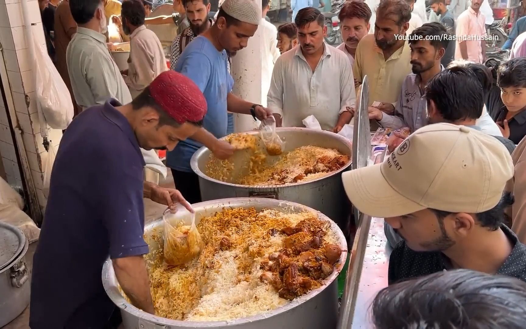 连卖三大桶的印度手抓饭 到底有多火爆 你想来一份吗?