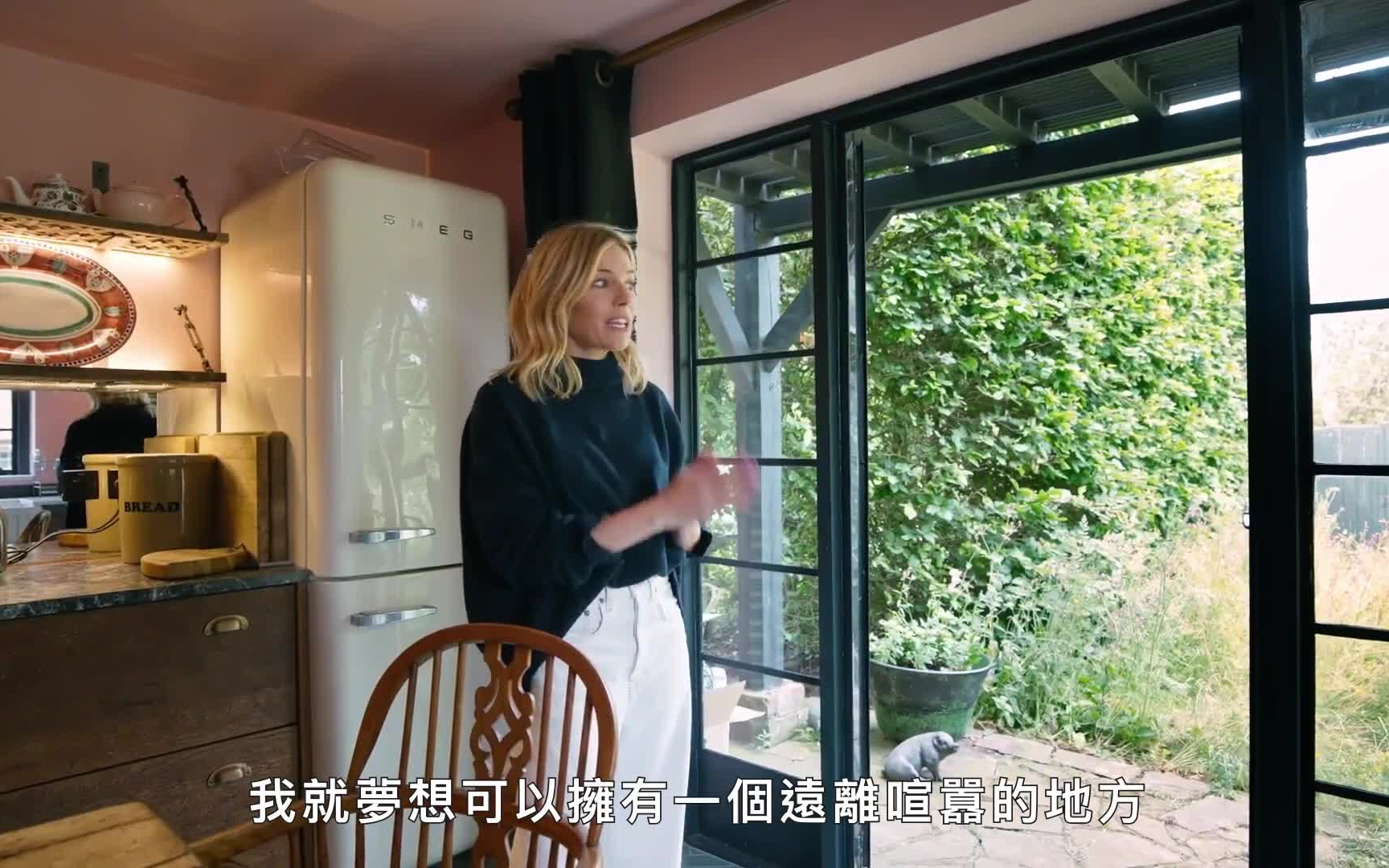 走进西耶娜ⷧ𑳥‹’远离喧嚣的英式小屋! inside Sienna Miller's Home哔哩哔哩bilibili