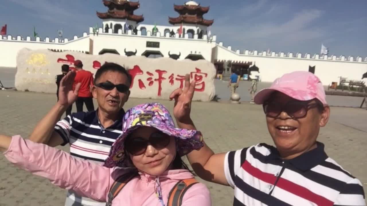 [图]女儿辞掉高薪，带上爸妈自驾游中国，老爸走后和老妈继续出发