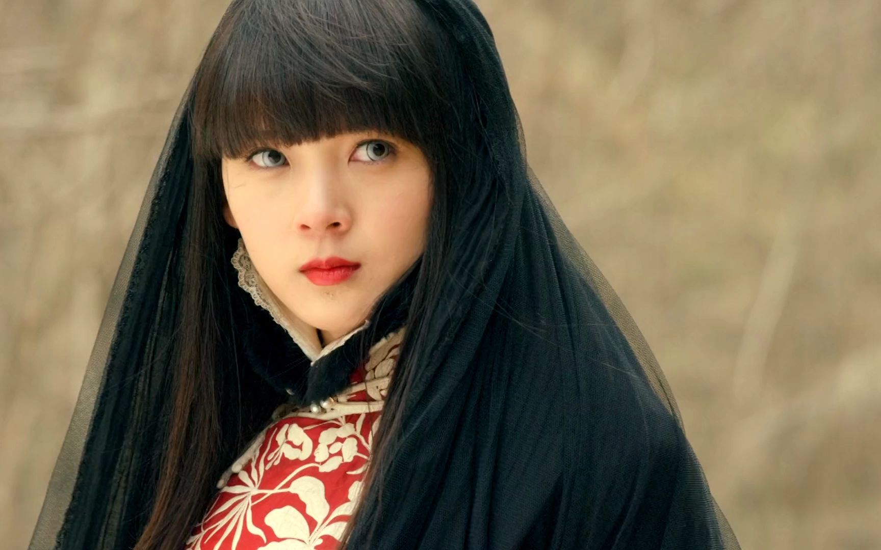 【岳绮罗 | 超燃施法混剪】民间剪纸艺术大师踩着她的小纸人来啦!