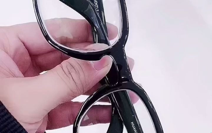 华为第2代智能眼镜 依视路变色镜片 太原华为眼镜 太原爱尚眼镜 用心
