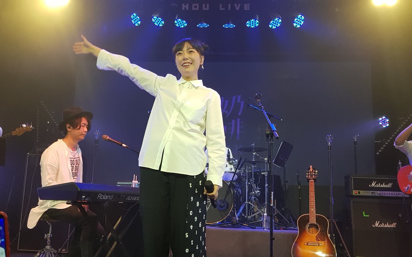 「明天你好」&「越长大越孤单」 牛奶咖啡深圳巡演encore