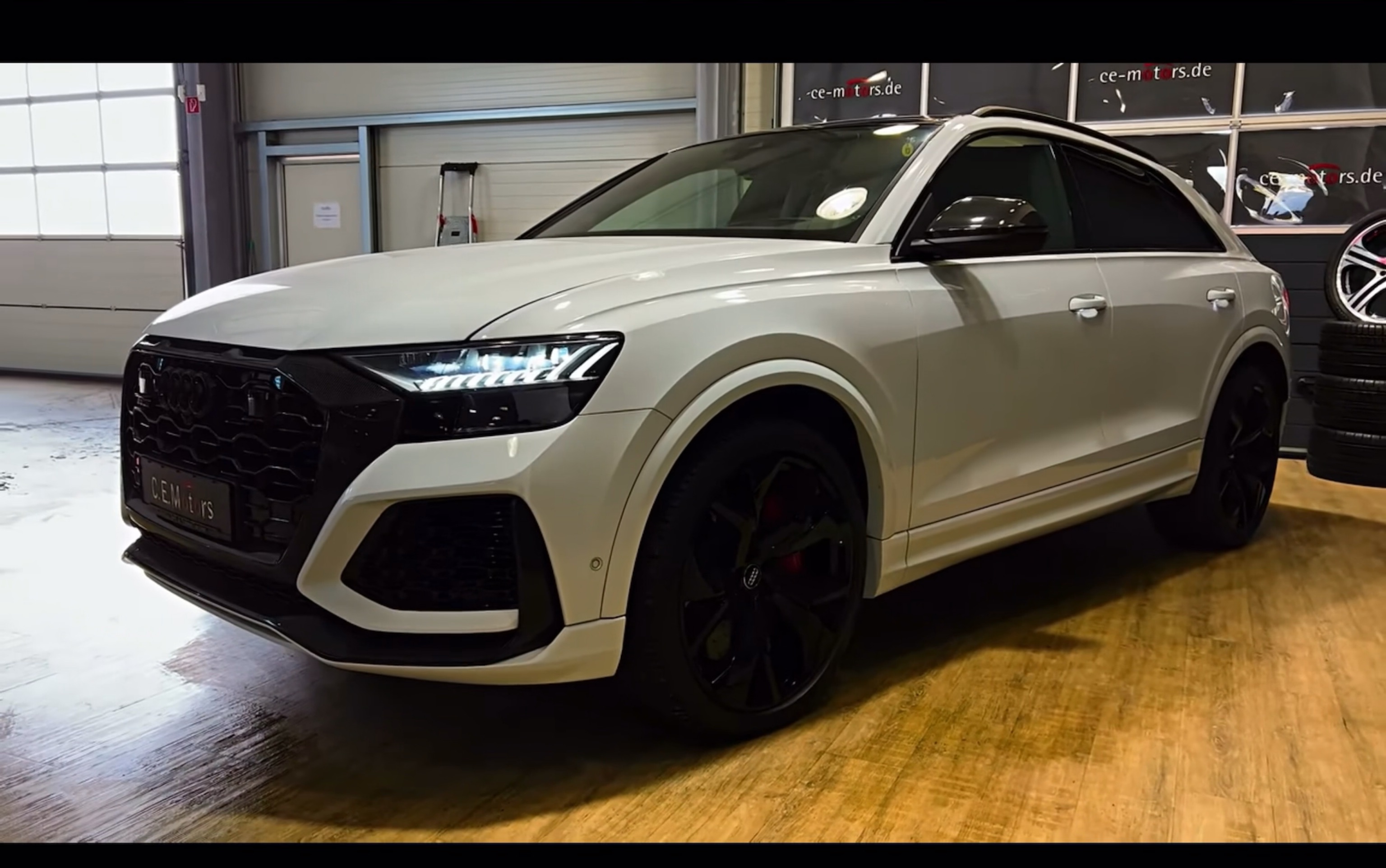 极致运动的轿跑suv|奥迪rsq8