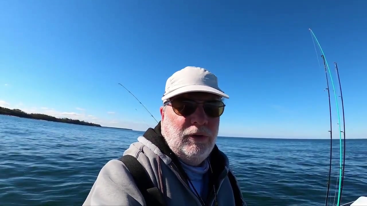 【油管海钓】国外大叔海上路亚用铅头钩挂软尾中鱼换