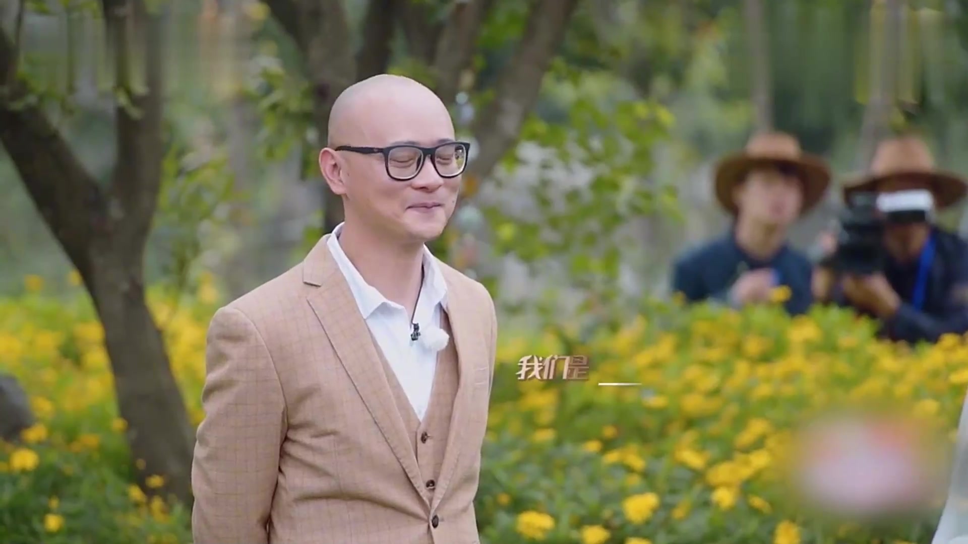 傅首尔穿复古婚纱出场浪漫唯美