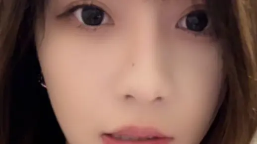 柏欣妤：我昨天去按摩，那个师傅好大一只，我一开始以为她要坐在我身上，会不会把我坐断了