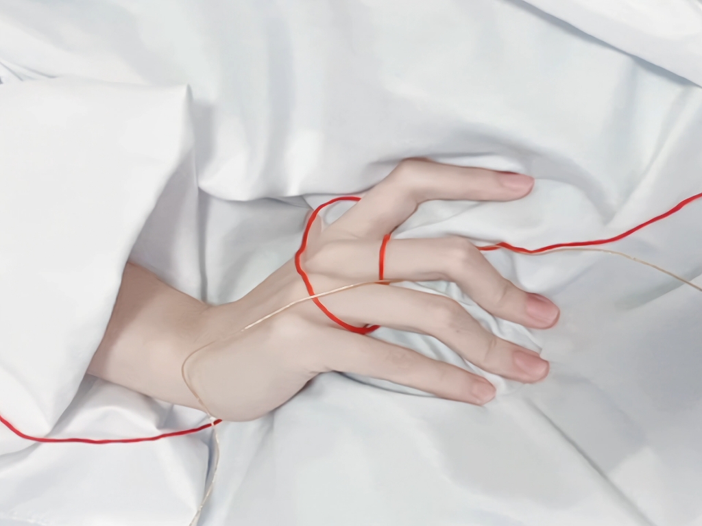 手控 红线绕指让你想到谁了