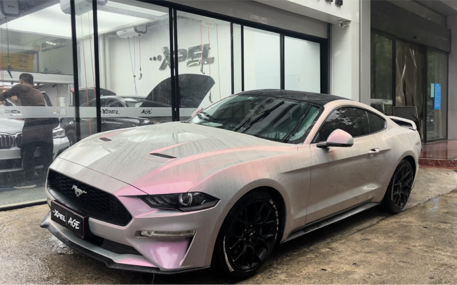 野马98梦幻火山灰 汽车改色膜小姐姐最爱7815的颜色!