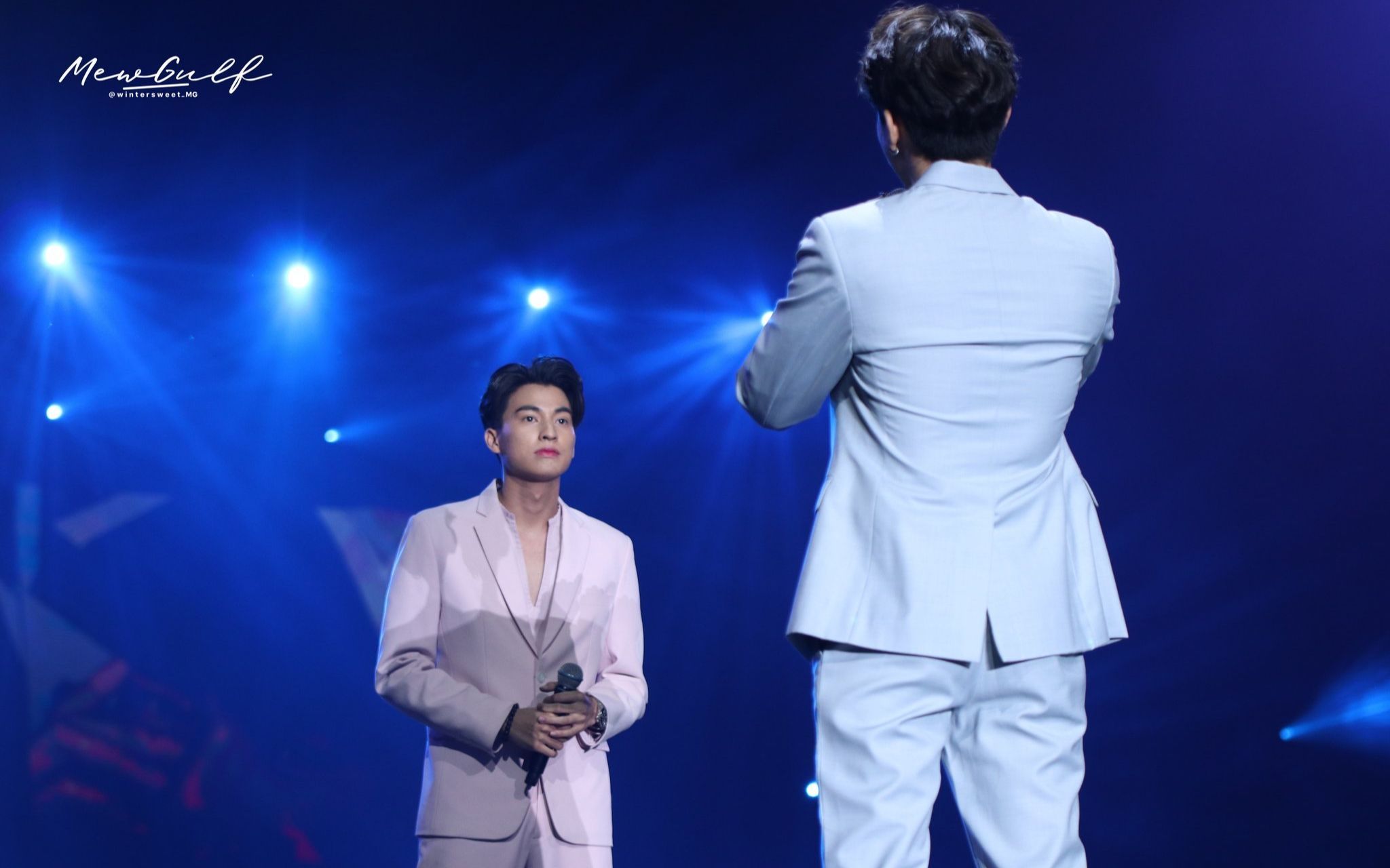 mewgulf中字1080p剧组泰国见面会片尾曲合唱想让你成为我最后的人