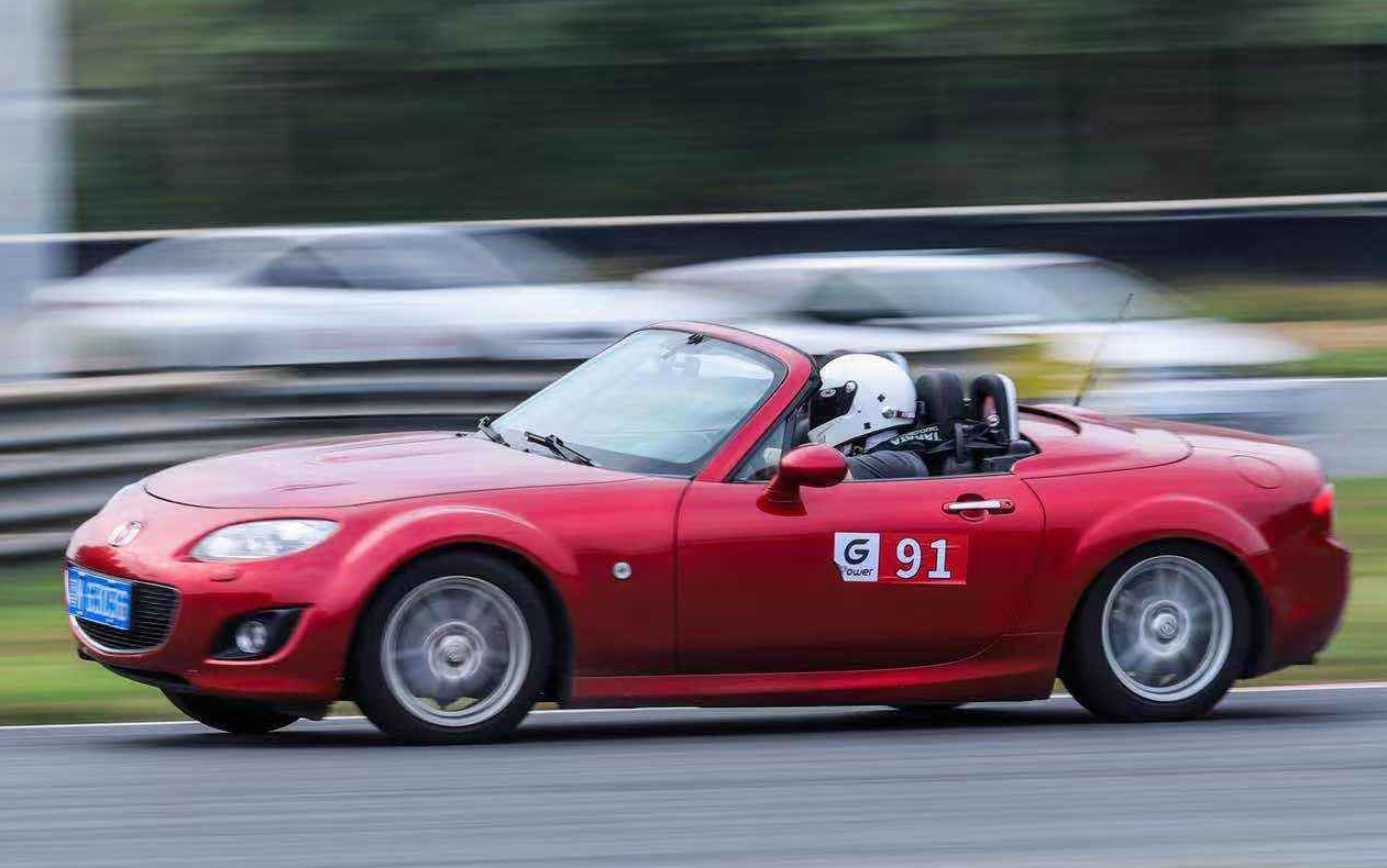 孤独车手的单圈极不安分的尾巴马自达mx5nc在gic