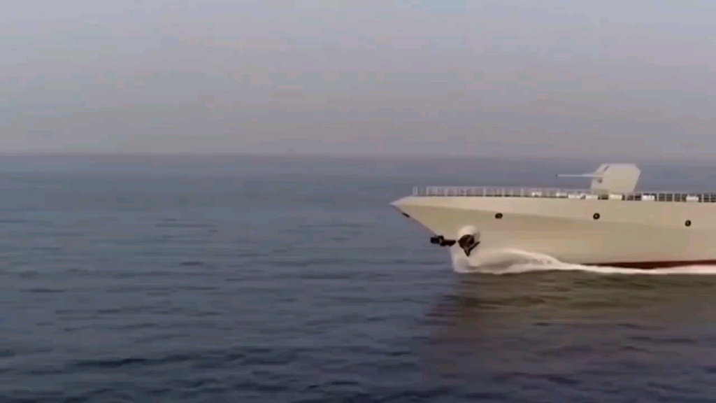 北约刃海级巡洋舰.
里奥宁州达利安造船厂出品#霉菌 #刃海级巡洋舰