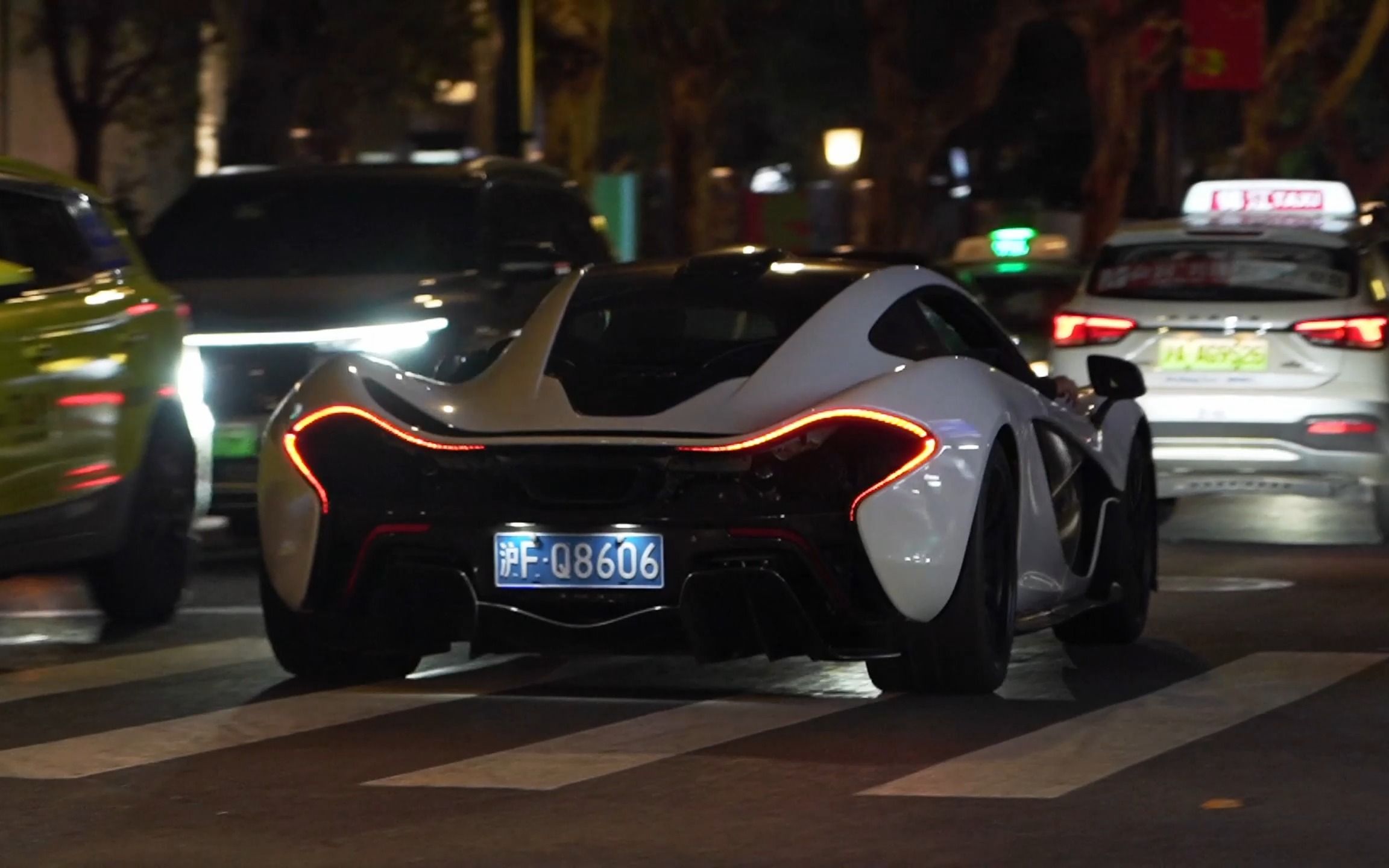 【汽车街拍】上海夜生活有多精彩?