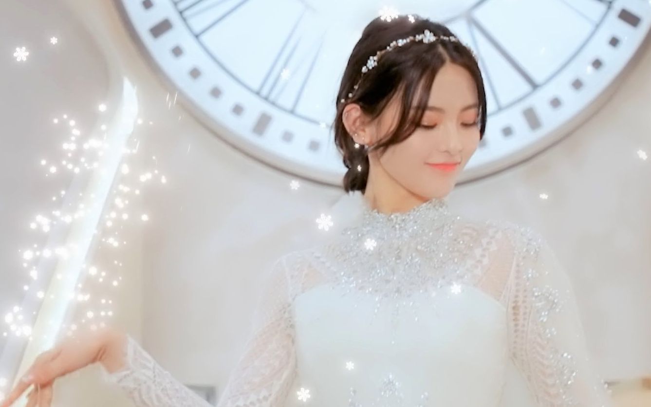 杨超越婚纱装美到窒息,火箭少女婚纱照cut 横冲直撞20岁_哔哩哔哩