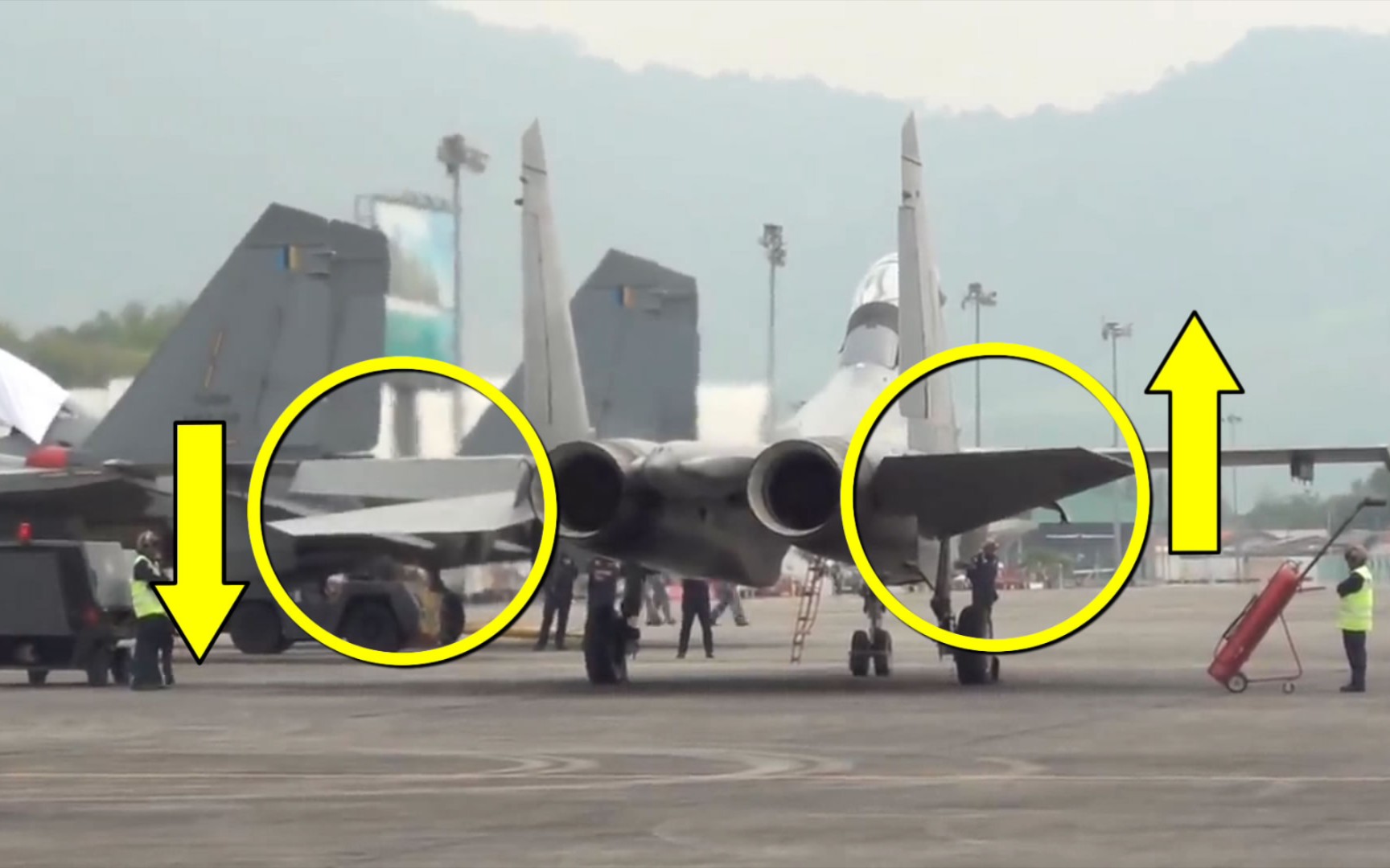 战机尾翼为什么整片偏转还要一上一下揭开差动尾翼的暗黑秘密