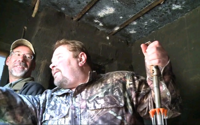 【油管搬运】冷钢吹箭狩猎疣猪(当地合法)_哔哩哔哩_bilibili