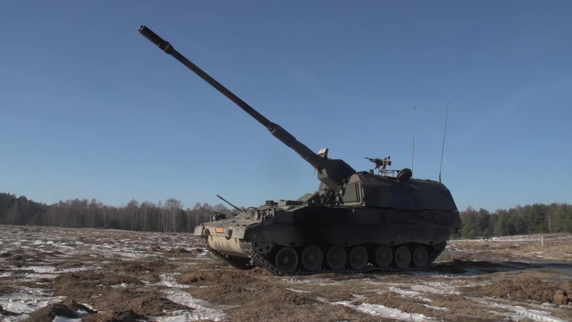 pzh 2000自行榴弹炮实弹发射操作